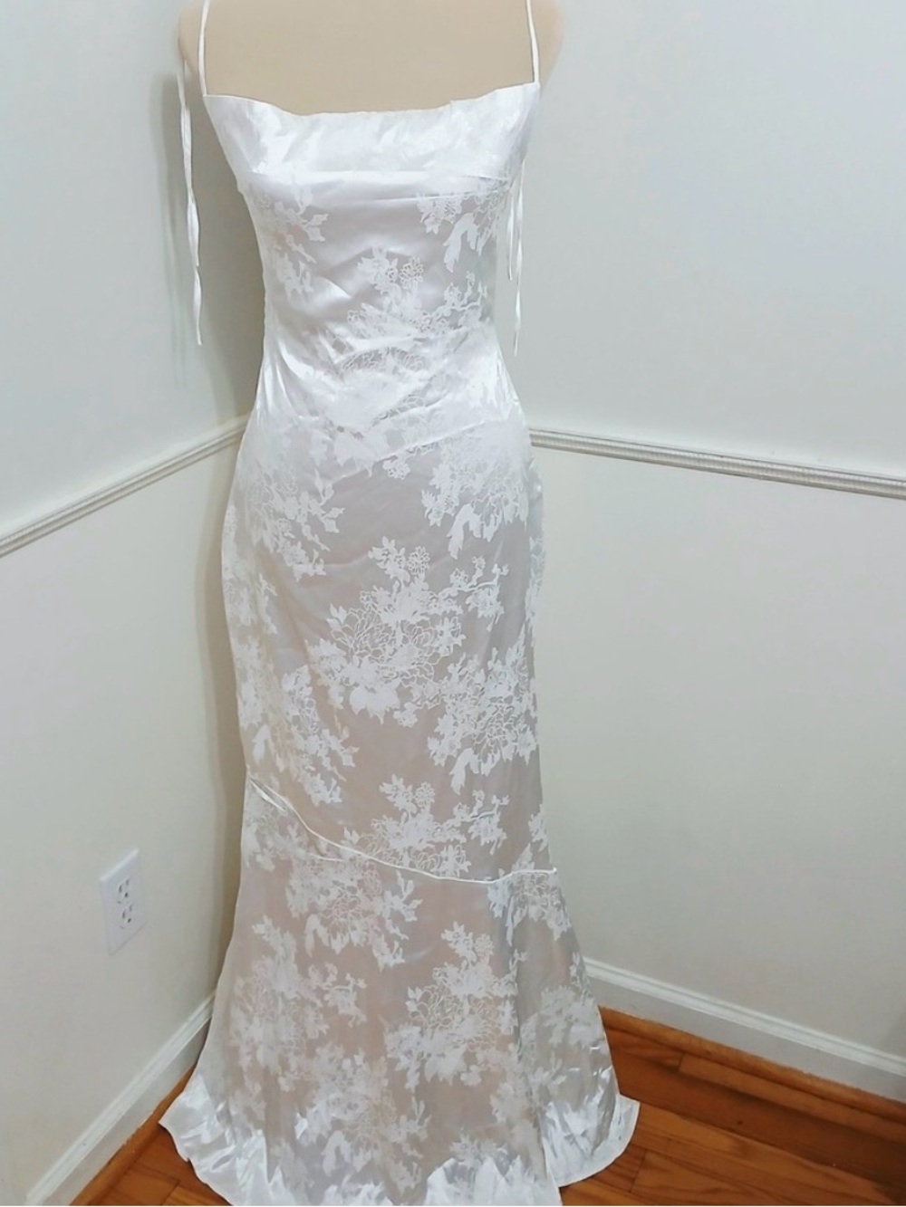 Elegant White Lace Overlay Wedding Dress with Spaghetti Straps